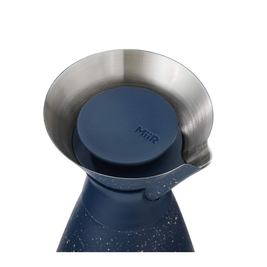 new-standard-carafe-e3 WebPDP-33oz_New_Standard_Carafe_Tidal_Blue_Speckle_Studio__CAR1SVOS225_45_Lid_Off.jpg