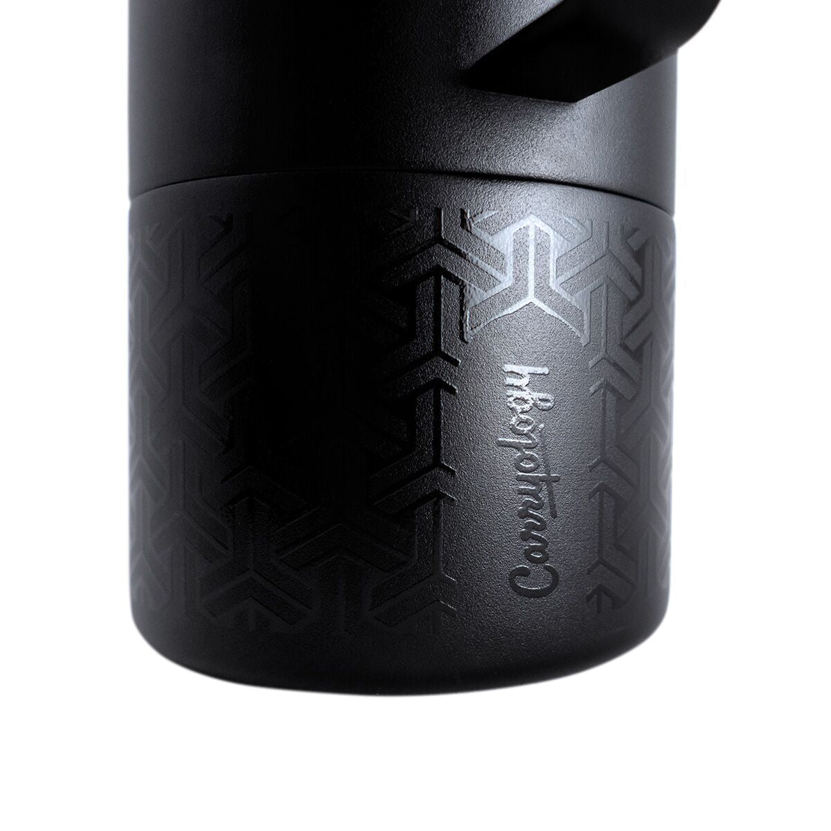 miir-x-carryology-tomo-g7 WebPDP-MiiR_x_Carryology_Tomo_Studio_Closeup__TOM1SV33402_12.10.25.jpg